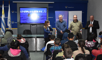 Niños, niñas y adolescentes del INAU parten para el avistamiento de ballenas