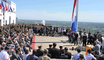 Inauguración de la bandera de Artigas en la cima del Cerro de Montevideo