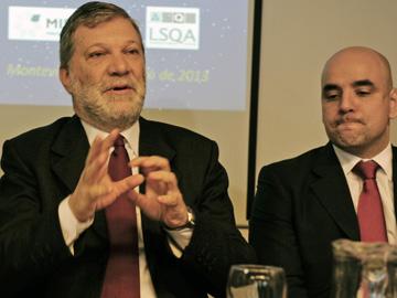 Ministro de Industria, Roberto Kreimerman, y director de Industrias Sebastián Torres