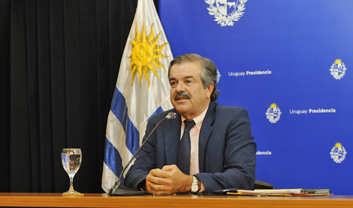 Ministro Carlos María Uriarte en conferencia de prensa