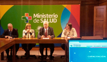 Ministro de Salud Pública, Jorge Basso, explica los alcances del curso de capacitación para funcionarios
