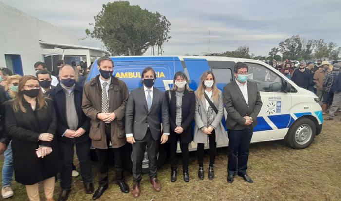 Presidente Luis Lacalle Pou entrega ambulancia en Cuchilla del Guaviyú, Salto