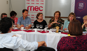 Ministra María Julia Muñoz junto a su equipo de la cartera de Educación y Cultura