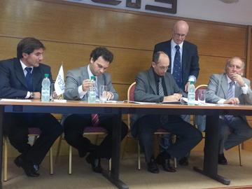 Autoridades en la firma del convenio entre UTE y Nordex Autoridades en la firma del convenio entre UTE y Nordex