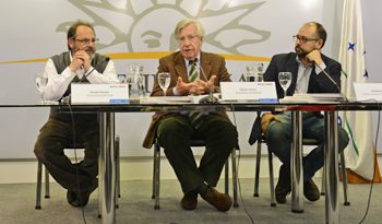 Vicepresidente Danilo Astori, ministro Daniel Oleker y en Sala de Prensa de Torre Ejecutiva