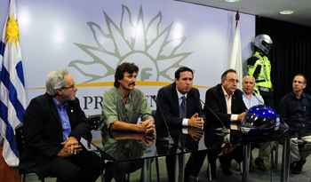 Autoridades en evento de la UNASEV