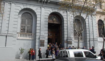 Fachada de la sede central de CETP-UTU, en Montevideo