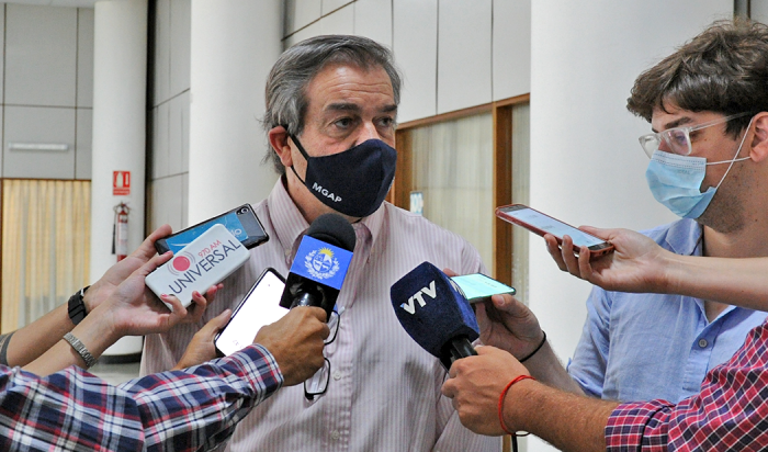 Ministro Carlos María Uriarte en rueda de prensa