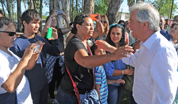 El Presidente Tabaré Vázquez y sus ministros en contacto con la gente en Tacuarembó