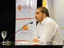 Conferencia del SINAE sobre las cenizas del volcán Calbuco en erupción en Chile