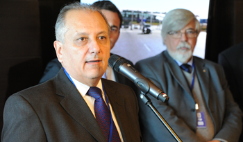 Director Nacional de Migraciones, Carlos del Puerto y el titular de Interior, Eduardo Bonomi