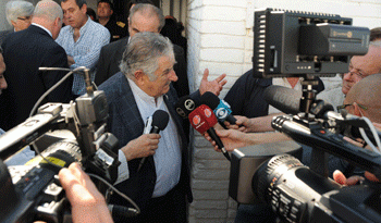 El Presidente José Mujica en rueda de prensa en Santiago Vázquez