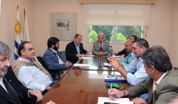 Presidente Vázquez recibió a integrantes del PIT-CNT en la Residencia de Suárez
