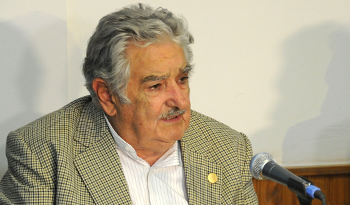 Presidente Mujica en conferencia de prensa en Aeródromo de Melilla