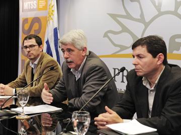 Autoridades en la presentación de informe “Trabajo Decente 2006-2012”