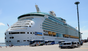 Crucero en puerto de Montevideo
