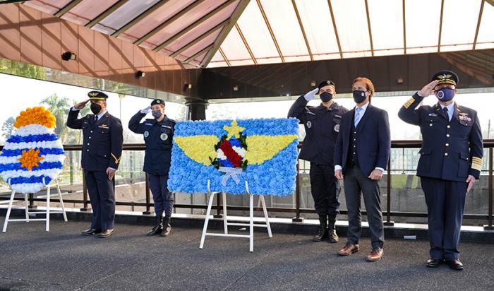 Presidente Luis Lacalle Pou y autoridades rinden homenaje a los mártires de la Aviación Militar