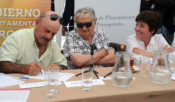 Firma de convenio para electrificar Ruta 9