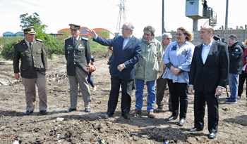 Jorge Menéndez y Daniel Martínez en obras sobre arroyo Miguelete, Montevideo