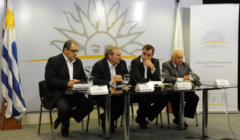 Autoridades en presentación del informe "Fondos para Infraestructura Educativa"