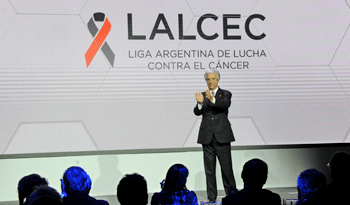 Vázquez en primer Foro Multidisciplinario del Cáncer