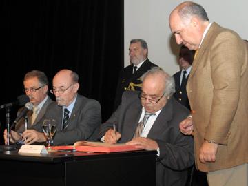 Ministro de Defensa Nacional, Eleuterio Fernández Huidobro