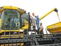 Ministro Aguerre presente en el lanzamiento de cosecha del arroz