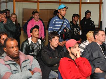 Personas expectantes en el sorteo