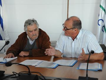 Presidente de la República José Mujica y Richard Read de la Federación de Obreros y Empleados de la Bebida