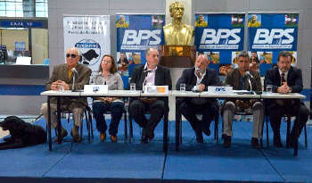 Murro en firma de convenio