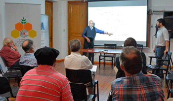 Taller en la Sociedad de Viticultores de Carmelo