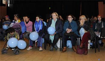 Autoridades y vecinos del barrio Casavalle en centro Sacude
