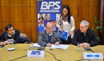 Autoridades en conferencia por el Día del Abuelo