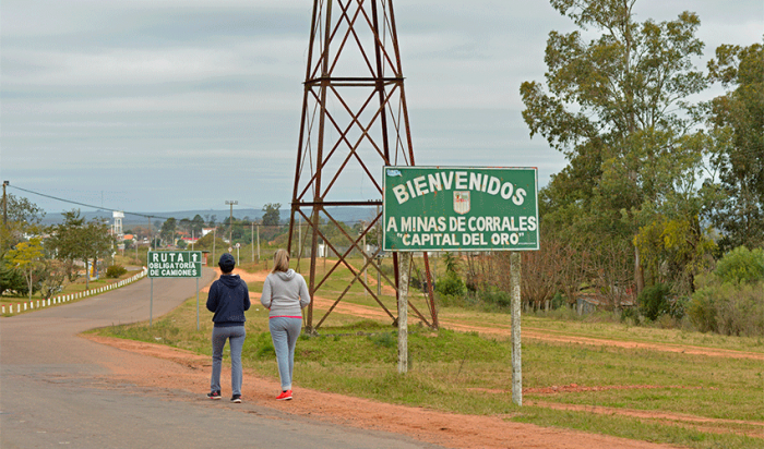 Ingreso a la localidad de Minas de Corrales