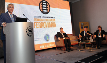 Ministro de Transporte, Enrique Pintado, en la inauguración del Congreso Latinoamericano de Seguridad e Integración Ferroviaria