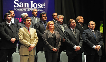 Director de OPP, Álvaro García; intendente José Luis Falero, y autoridades departamentales