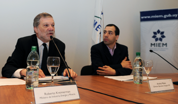 Ministro de Industria, Roberto Kreimerman, y director ejecutivo de Uruguay XXI, Andrés Pelaez