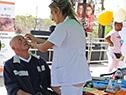 Equipo del Hospital de Ojos realizó pesquisa en plaza Seregni para detectar alteraciones visuales