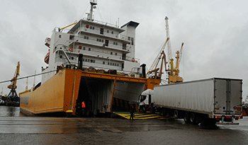 Barco para transporte de camiones