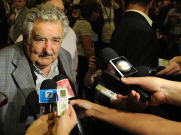 Presidente José Mujica hace declaraciones a la prensa en Punta del Este, Maldonado