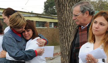 Ministro Ehrlich visitó la escuela damnificada