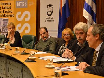 Autoridades en reunión por la Agenda del Fomento y Calidad del Empleo en Maldonado