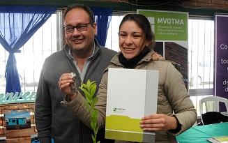 Intendente de Paysandú, Guillermo Caraballo, entrega llaves del hogar de participante del Plan Juntos