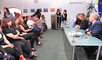 Autoridades nacionales junto a funcionarios del Ministerio de Turismo