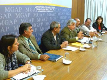 Tabaré Aguerre y autoridades MGAP