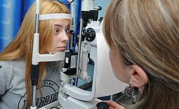 Atención médica en el Hospital de Ojos "José Martí"