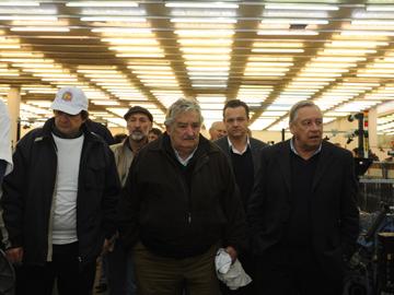 José Mujica en recorrida por la ex Paylana
