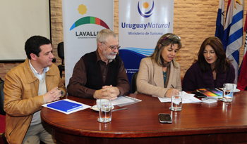 Liberoff y Adriana Peña firman el convenio