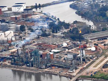 Panorámica de la refinería de La Teja