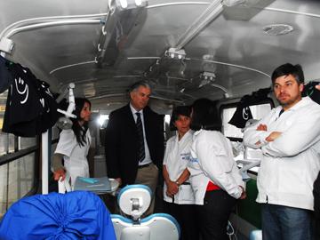 Odontólogos trabajando